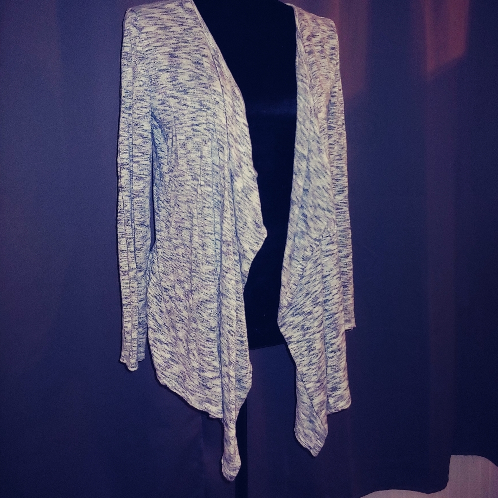CLEANOUT SALE EUC Cute Ruffle Light Gray Cardigan
